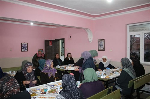 Kaymakamımız Sevde Nur MANTI, Dedebali Mahallemizde Şehidimiz Adil Kınık’ı anmak için düzenlenen iftar programına katıldı. 