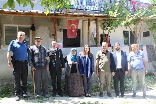 Kaymakamımız Sevde Nur MANTI,  Kurban Bayramı münasebetiyle Harmancık ilçemizin Aziz Şehit ve Gazi ve ailelerini ziyaret etti.  