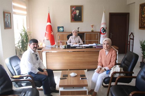 Bursa İŞKUR İl Müdür Yardımcısı Mehmet Çiftçi Kaymakamımız Sn. Esma ATASEVER'i makamında ziyaret etti.